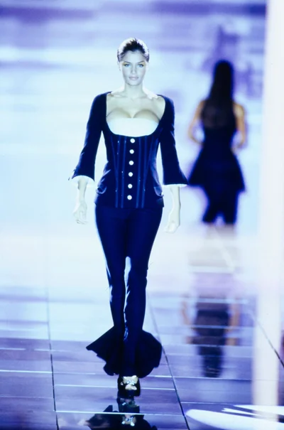Look 18